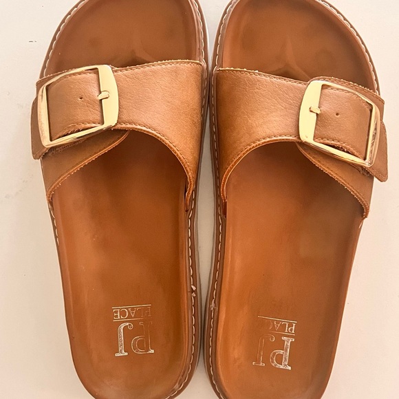 Shoes - Womens Buckle Slides